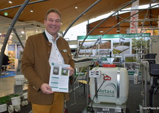 Jörg Amft from Metasa GmbH, a manufacturer of, among other things, metal constructions, film tunnels, devices, etc. The autonomous shelving sprayer on a robot platform was presented at expoSE 2023.